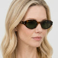 Saint Laurent SL 567 - 002 - Havana på model