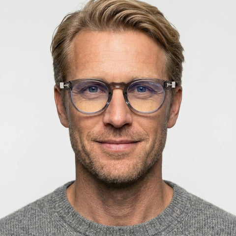 Tom Ford FT5629-B - 020 - Transparent grå på model