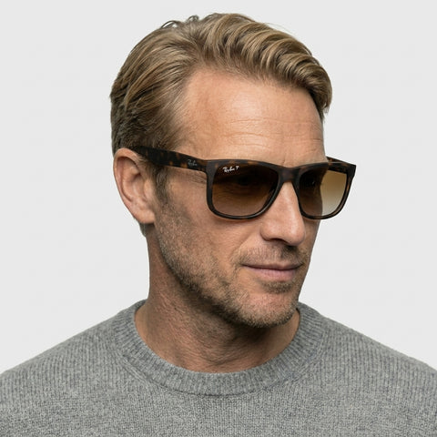 Ray-Ban JUSTIN - 865/T5 - Havana på model