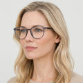 Elyndra - Transparent grå på model