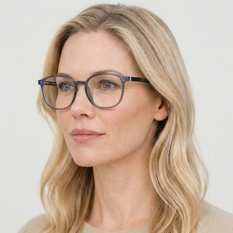 Elyndra - Transparent grå på model