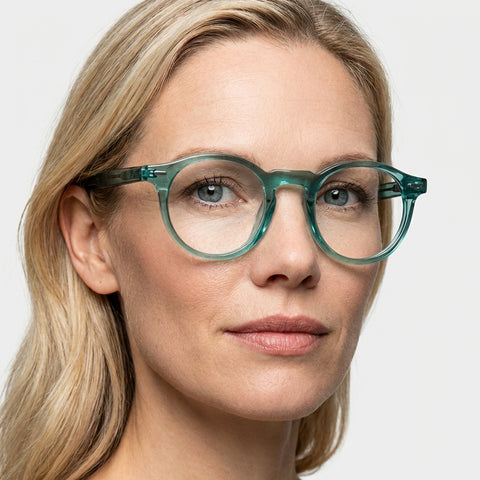 Veyla - Transparent grøn på model