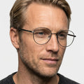 Delacroix gunmetal rund brille på model
