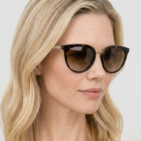 Burberry Willow - 3854T5 - Havana på model