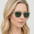 Mistral transparent hvid firkantet solbrille på model