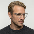 Elandor transparent firkantet brille på model