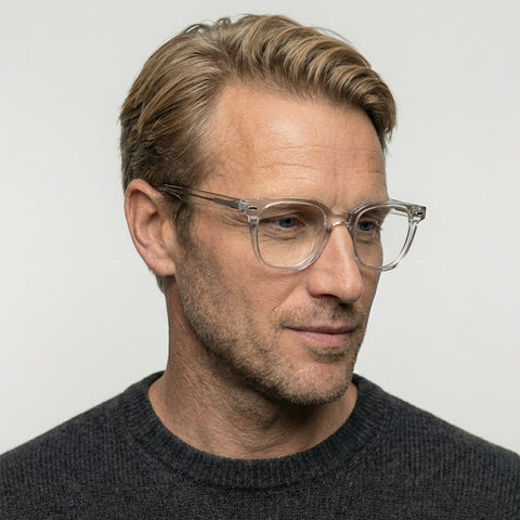 Elandor transparent firkantet brille på model