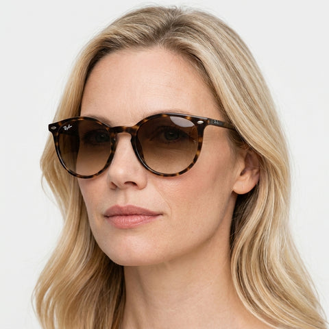 Ray-Ban RB2204 - 143151 - Havana på model