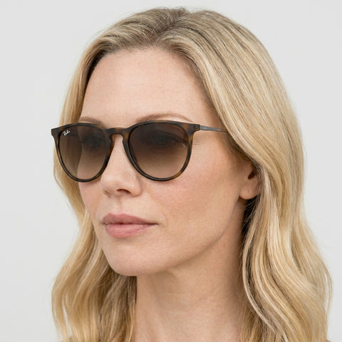 Ray-Ban ERIKA - 865/13 - Havana på model