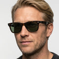 Ray-Ban WAYFARER - 902 - Tortoise på model