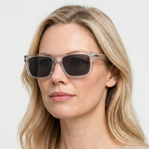 Delyra - Transparent hvid på model