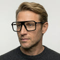 Michael Kors MONTREUX - 3005 sort rektangulær brille på model