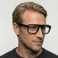 Calvin Klein CK25515 - 001 sort rektangulær brille på model