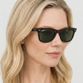 Ray-Ban WAYFARER - 902 - Tortoise på model