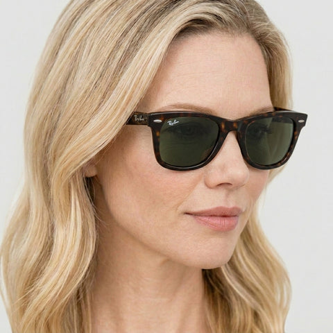 Ray-Ban WAYFARER - 902 - Tortoise på model