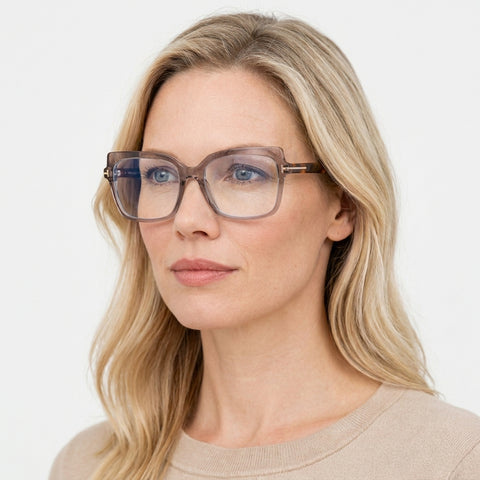 Tom Ford FT5947-B - 048 - Transparent brun på model