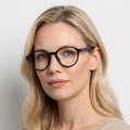 Zephira blank sort oval brille på model