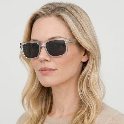Delyra - Transparent hvid på model