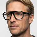 Calvin Klein CK25515 - 001 sort rektangulær brille på model