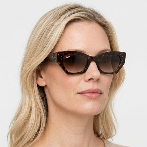 Ray-Ban ZENA - 135913 - Havana på model