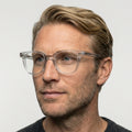Elandor transparent firkantet brille på model