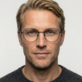 Delacroix sort rund brille på model