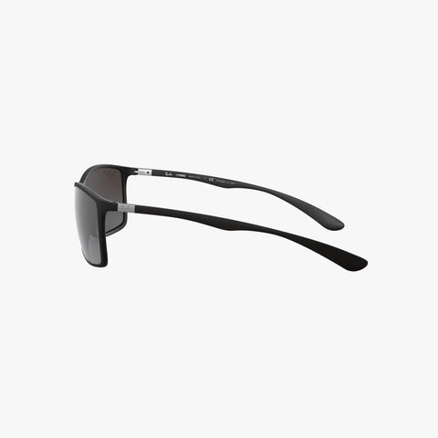 Ray-Ban LITEFORCE - 601S82 sort rektangulær solbrille