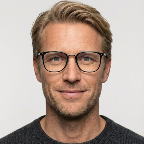 Elowen sort firkantet brille på model