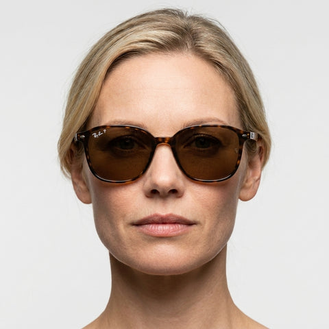 Ray-Ban LEONARD - 902/57 - Tortoise på model