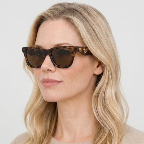 Prada PR C07S - 14L09Z - Tortoise på model