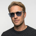 Ray-Ban RB4387 - 639980 - Transparent blå på model