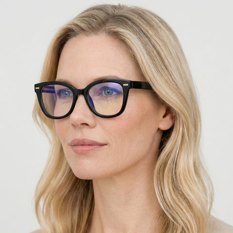 Quintessence blank sort firkantet brille på model