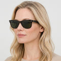 Ray-Ban WAYFARER - 902 - Tortoise på model