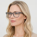 Ray-Ban WAYFARER EASE - 8225 - Transparent grå på model