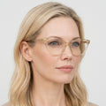 Adrienne - Transparent brun på model