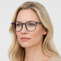 Elyndra - Transparent blå på model