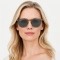 Ray-Ban RB2210 - 6765R5 - Transparent brun på model
