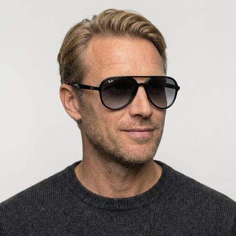 Ray-Ban RB4376 - 601/8G - Sort på model