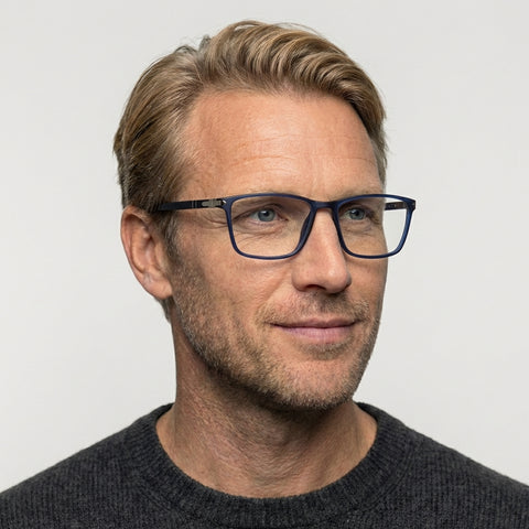 Aveline blå firkantet brille på model
