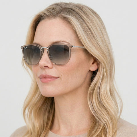 Ray-Ban RB4451 - 680271 - Transparent grå på model