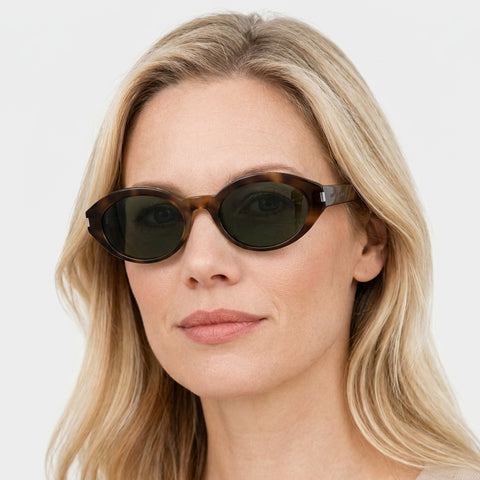 Saint Laurent SL 567 - 002 - Havana på model