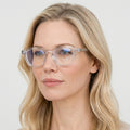 Verenne transparent firkantet brille på model