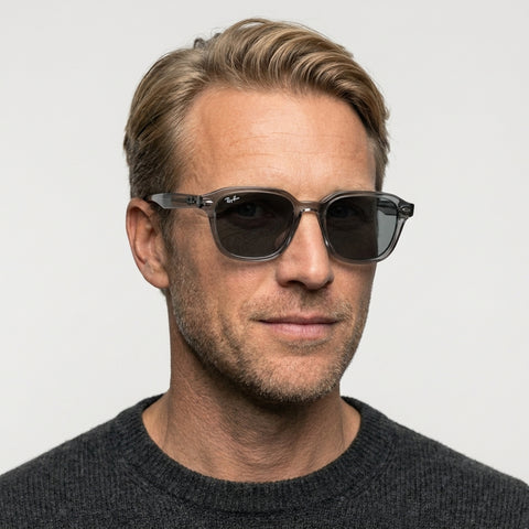 Ray-Ban RB4458D - 645087 - Transparent grå på model