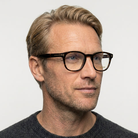Tom Ford FT5294 - 052 - Havana på model