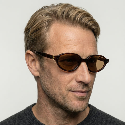 Aurevo tortoise oval solbrille på model