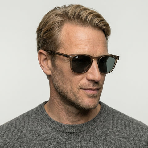 Ray-Ban RB2210 - 6765R5 - Transparent brun på model