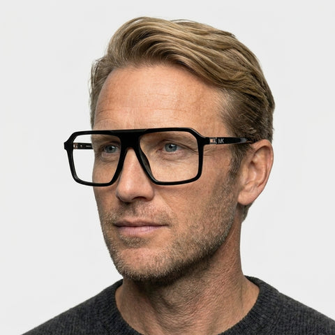 Michael Kors MONTREUX - 3005 sort rektangulær brille på model