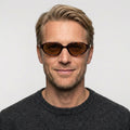Aurevo tortoise oval solbrille på model