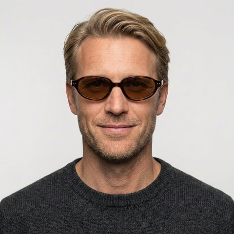 Aurevo tortoise oval solbrille på model