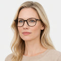 Ray-Ban LEONARD - 2012 havana rektangulær brille på model